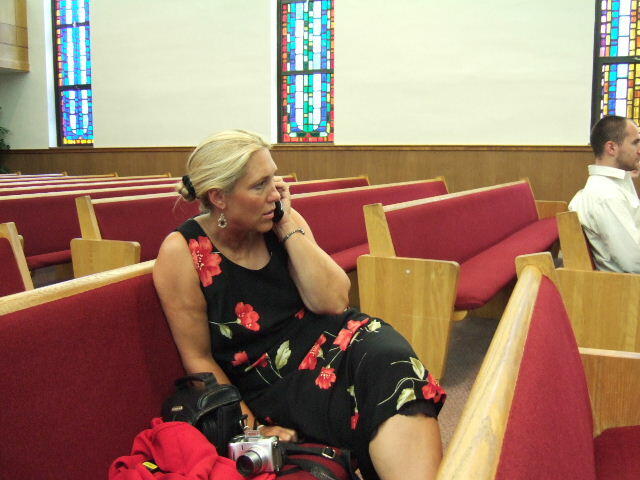 The groom's mom is busy. She manage where we stay and go. Her Taiwanese friend comes from Goergia.